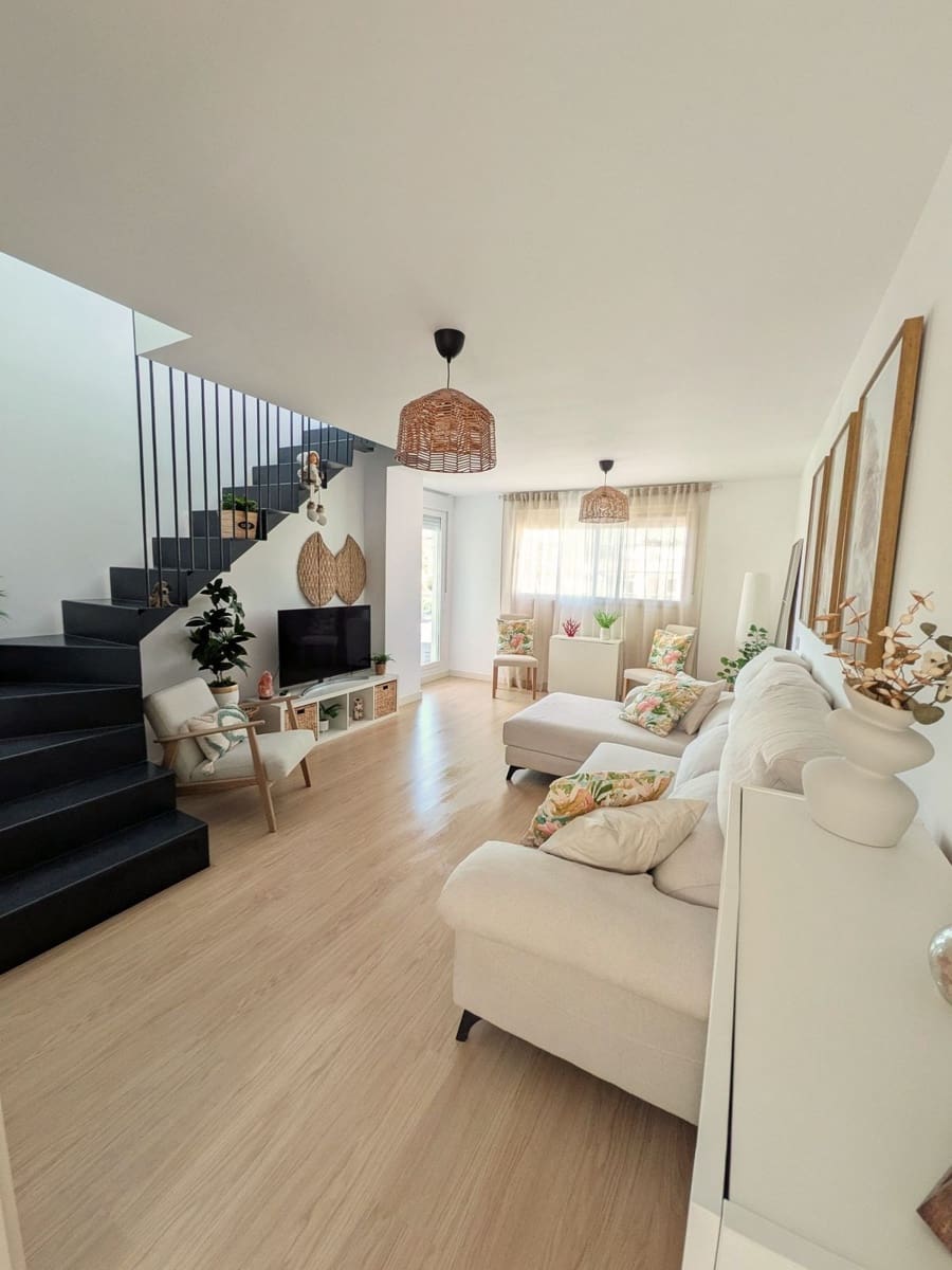3 soverom Penthouse til salgs i Estepona med svømmebasseng garasje - € 729 000 (Ref: 9826705)