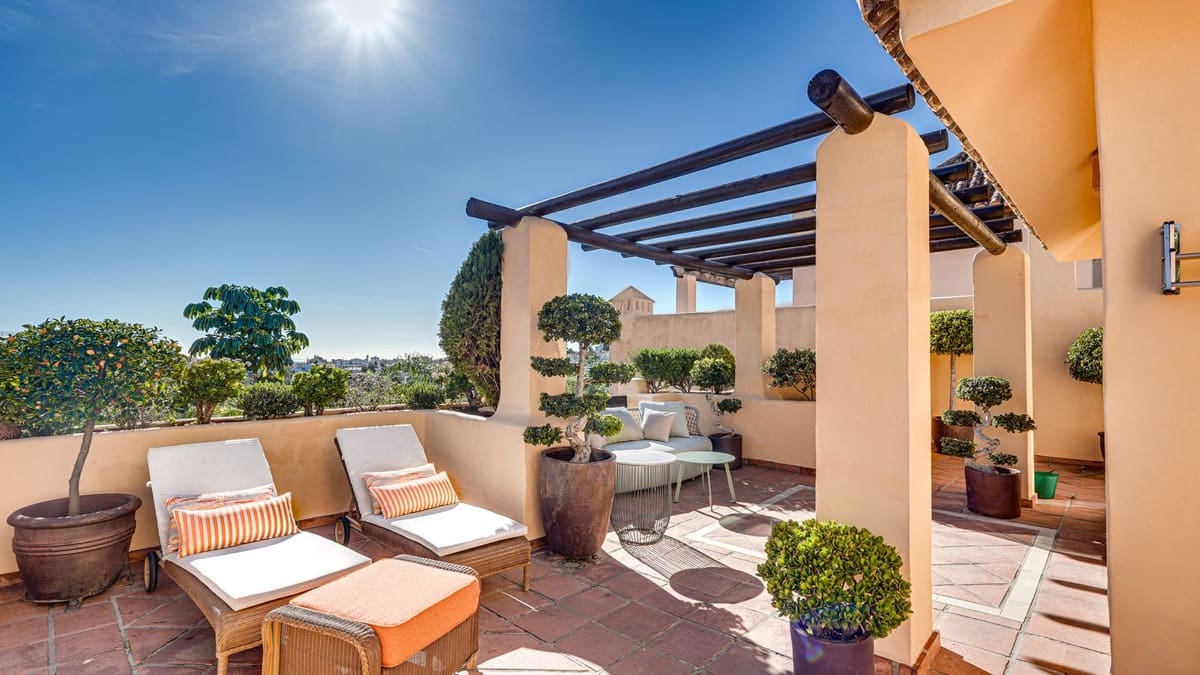 3 soverom Penthouse til salgs i Estepona med svømmebasseng garasje - € 875 000 (Ref: 9826743)