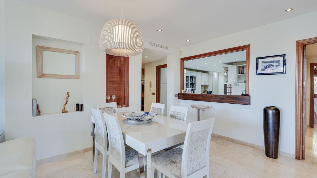 3 soverom Penthouse til salgs i Estepona med svømmebasseng garasje - € 875 000 (Ref: 9826743)