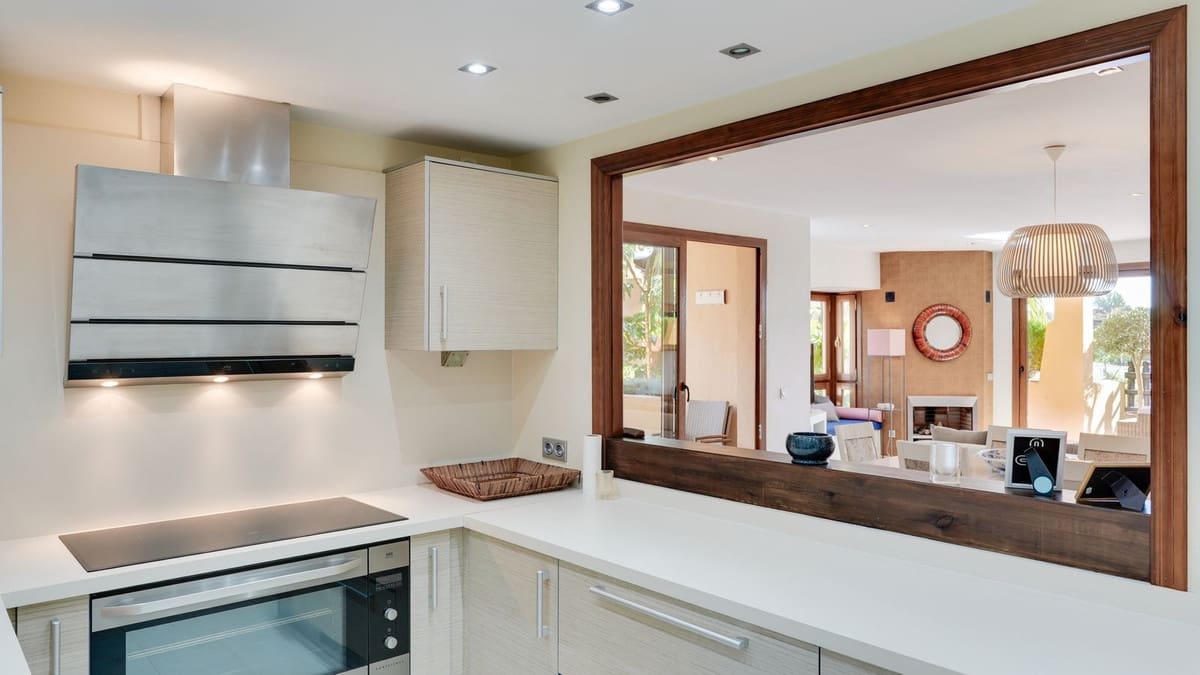 3 soverom Penthouse til salgs i Estepona med svømmebasseng garasje - € 875 000 (Ref: 9826743)