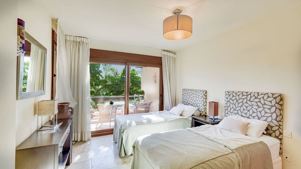 3 soverom Penthouse til salgs i Estepona med svømmebasseng garasje - € 875 000 (Ref: 9826743)