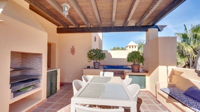 3 soverom Penthouse til salgs i Estepona med svømmebasseng garasje - € 875 000 (Ref: 9826743)