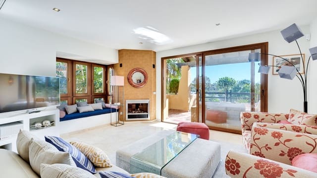 3 soverom Penthouse til salgs i Estepona med svømmebasseng garasje - € 875 000 (Ref: 9826743)