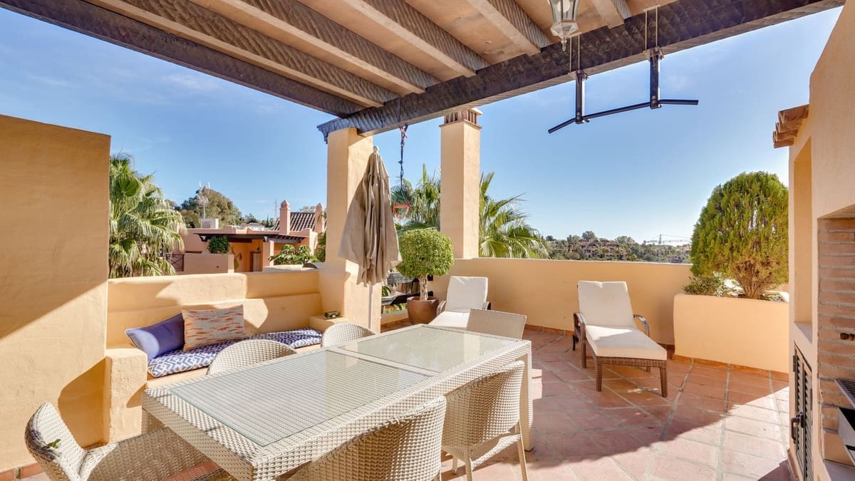 3 soverom Penthouse til salgs i Estepona med svømmebasseng garasje - € 875 000 (Ref: 9826743)