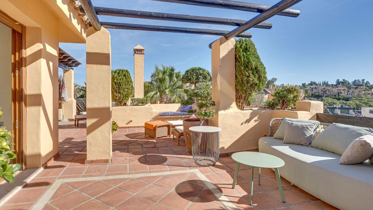3 soverom Penthouse til salgs i Estepona med svømmebasseng garasje - € 875 000 (Ref: 9826743)