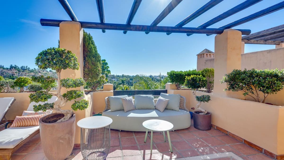 3 soverom Penthouse til salgs i Estepona med svømmebasseng garasje - € 875 000 (Ref: 9826743)