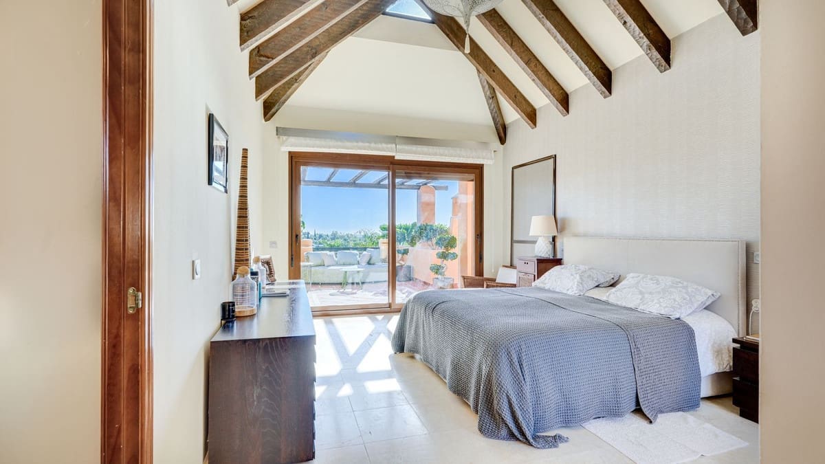 3 soverom Penthouse til salgs i Estepona med svømmebasseng garasje - € 875 000 (Ref: 9826743)