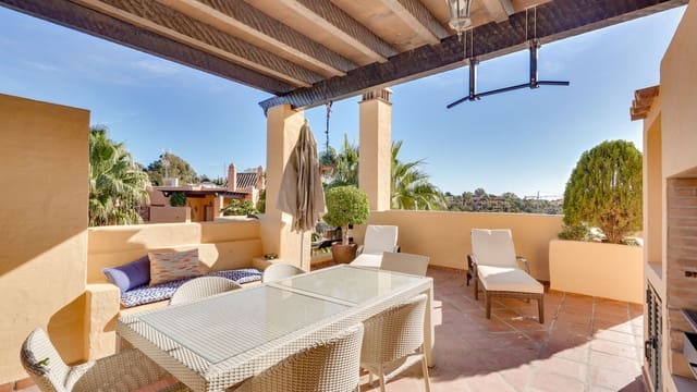 3 soverom Penthouse til salgs i Estepona med svømmebasseng garasje - € 875 000 (Ref: 9826743)