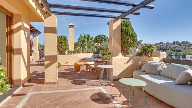 3 soverom Penthouse til salgs i Estepona med svømmebasseng garasje - € 875 000 (Ref: 9826743)