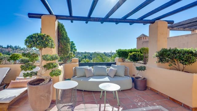 3 soverom Penthouse til salgs i Estepona med svømmebasseng garasje - € 875 000 (Ref: 9826743)