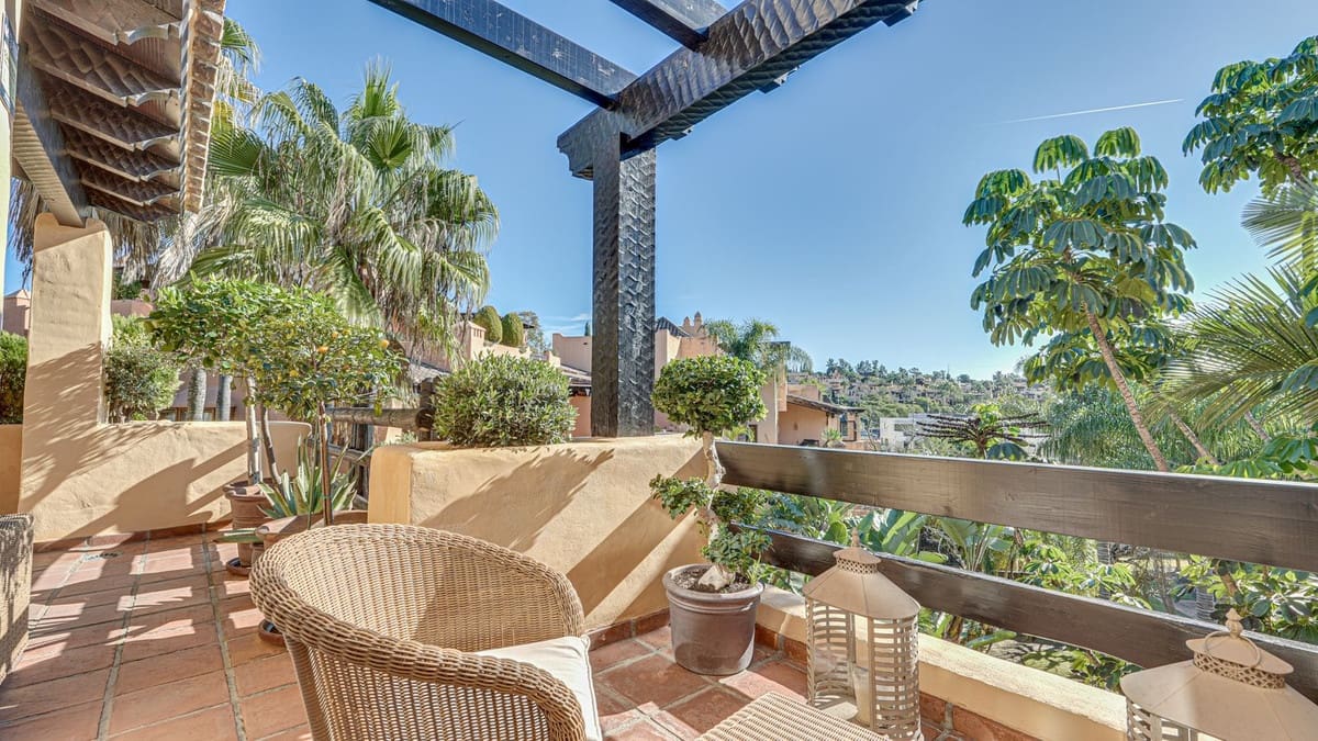 3 soverom Penthouse til salgs i Estepona med svømmebasseng garasje - € 875 000 (Ref: 9826743)