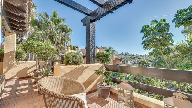 3 soverom Penthouse til salgs i Estepona med svømmebasseng garasje - € 875 000 (Ref: 9826743)