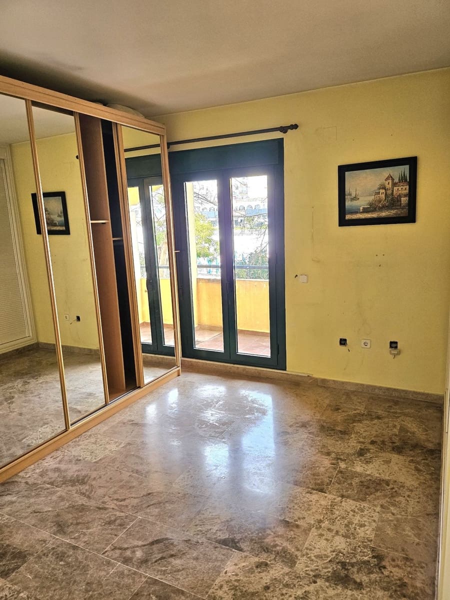 2 bedroom Apartment for sale in San Pedro de Alcantara with pool garage - € 485,000 (Ref: 9827614)