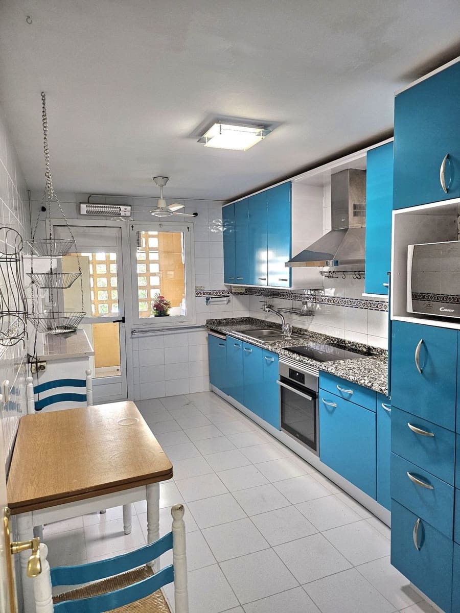 2 bedroom Apartment for sale in San Pedro de Alcantara with pool garage - € 485,000 (Ref: 9827614)