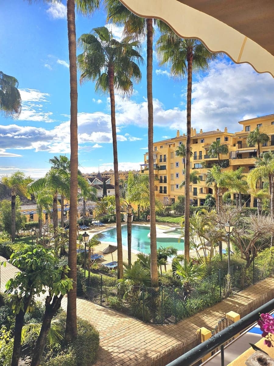 2 bedroom Apartment for sale in San Pedro de Alcantara with pool garage - € 485,000 (Ref: 9827614)