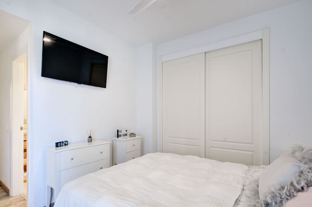 2 bedroom Apartment for sale in La Cala de Mijas with pool garage - € 359,900 (Ref: 9827615)