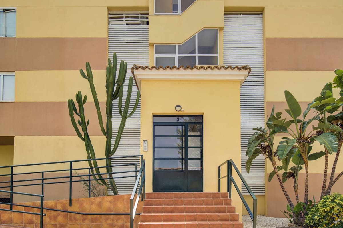 2 bedroom Apartment for sale in La Cala de Mijas with pool garage - € 359,900 (Ref: 9827615)