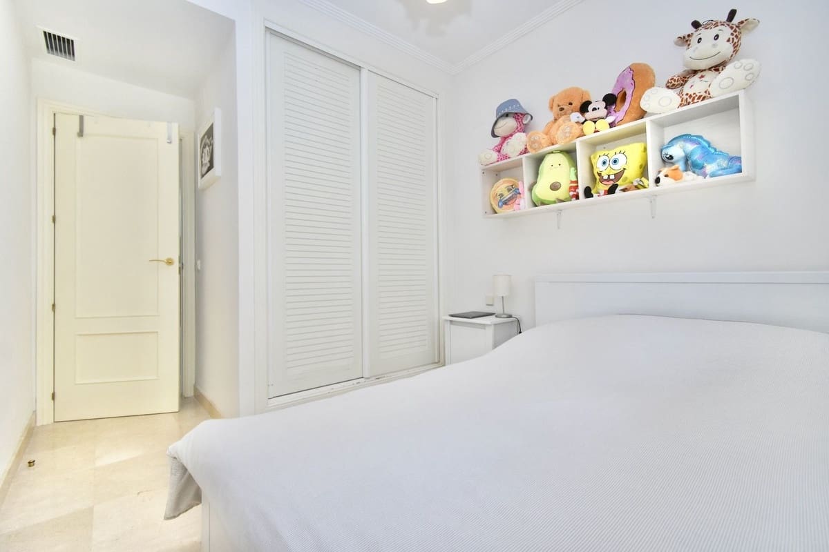 2 bedroom Apartment for sale in La Cala de Mijas with pool garage - € 285,000 (Ref: 9831924)