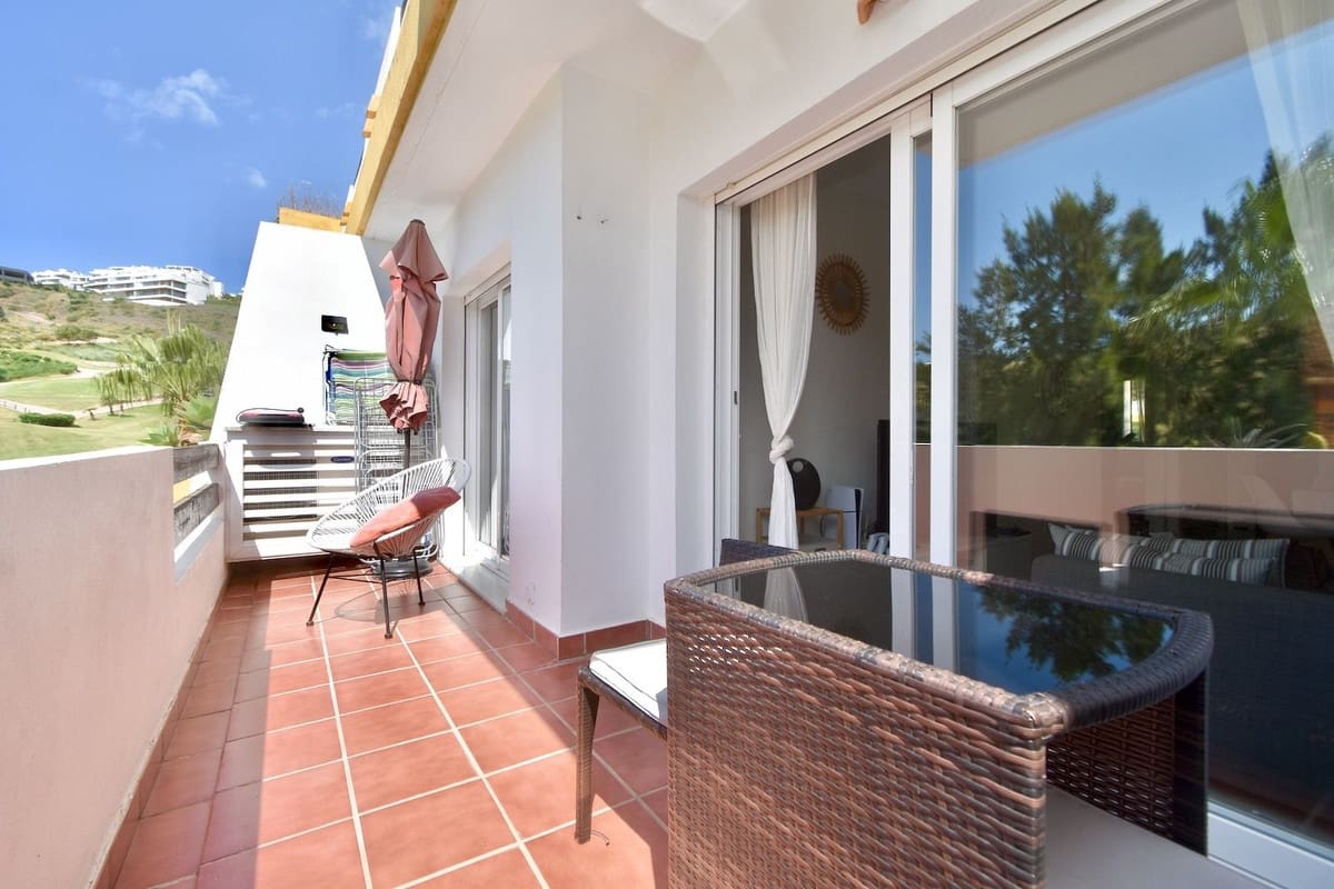 2 bedroom Apartment for sale in La Cala de Mijas with pool garage - € 285,000 (Ref: 9831924)