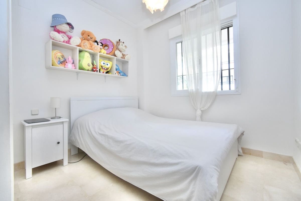 2 bedroom Apartment for sale in La Cala de Mijas with pool garage - € 285,000 (Ref: 9831924)