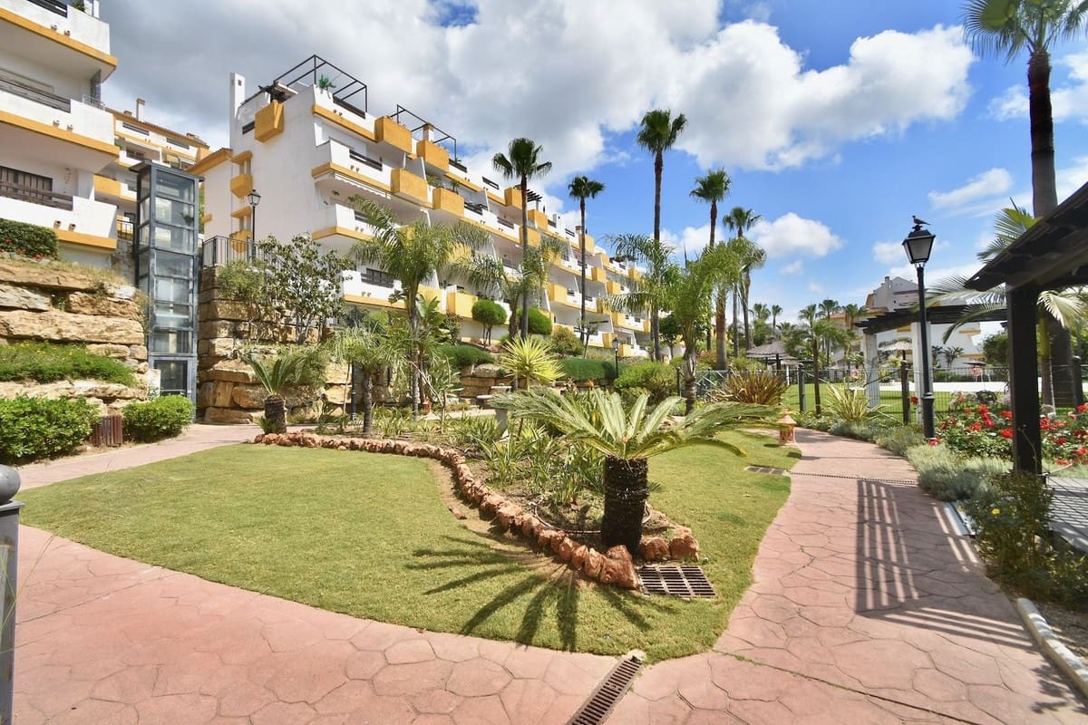 2 bedroom Apartment for sale in La Cala de Mijas with pool garage - € 285,000 (Ref: 9831924)