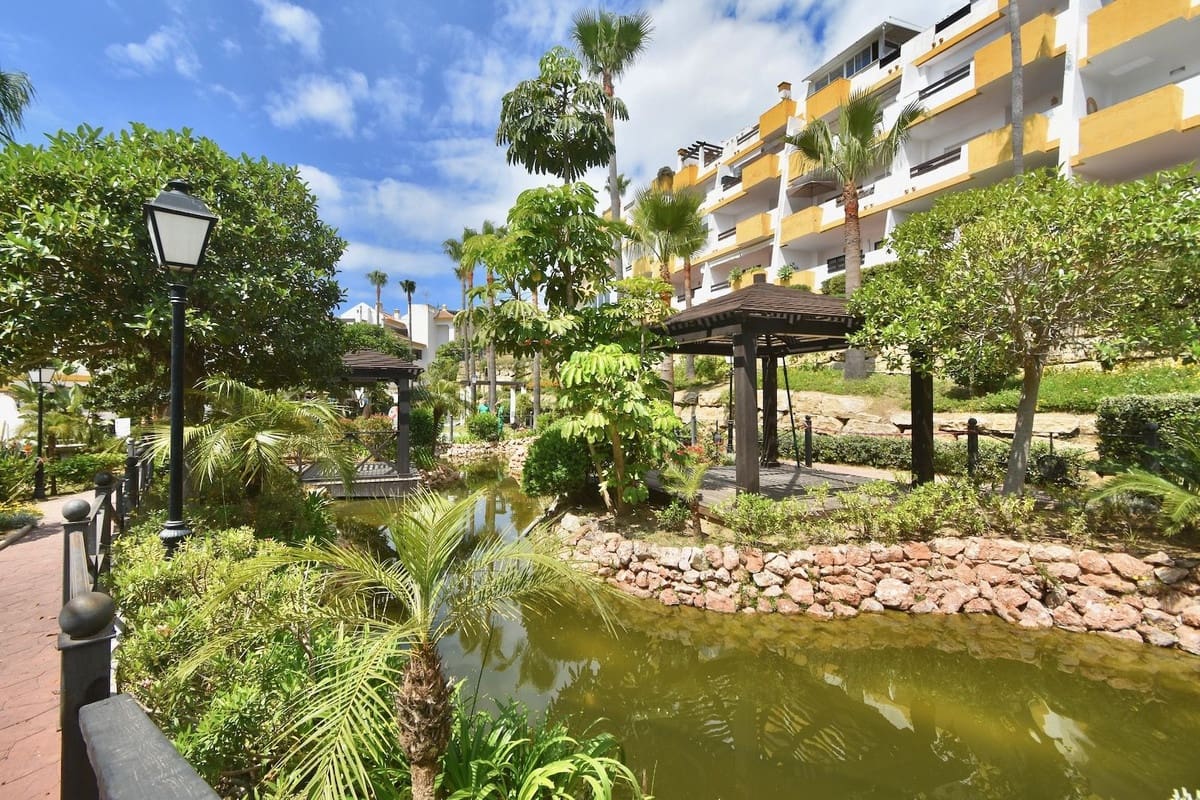 2 bedroom Apartment for sale in La Cala de Mijas with pool garage - € 285,000 (Ref: 9831924)