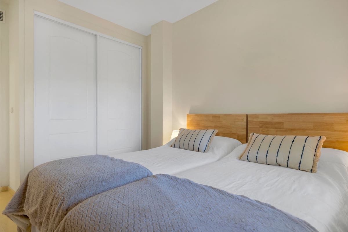2 Zimmer Apartment zu verkaufen in Elviria mit Pool Garage - 365.000 € (Ref: 9832077)