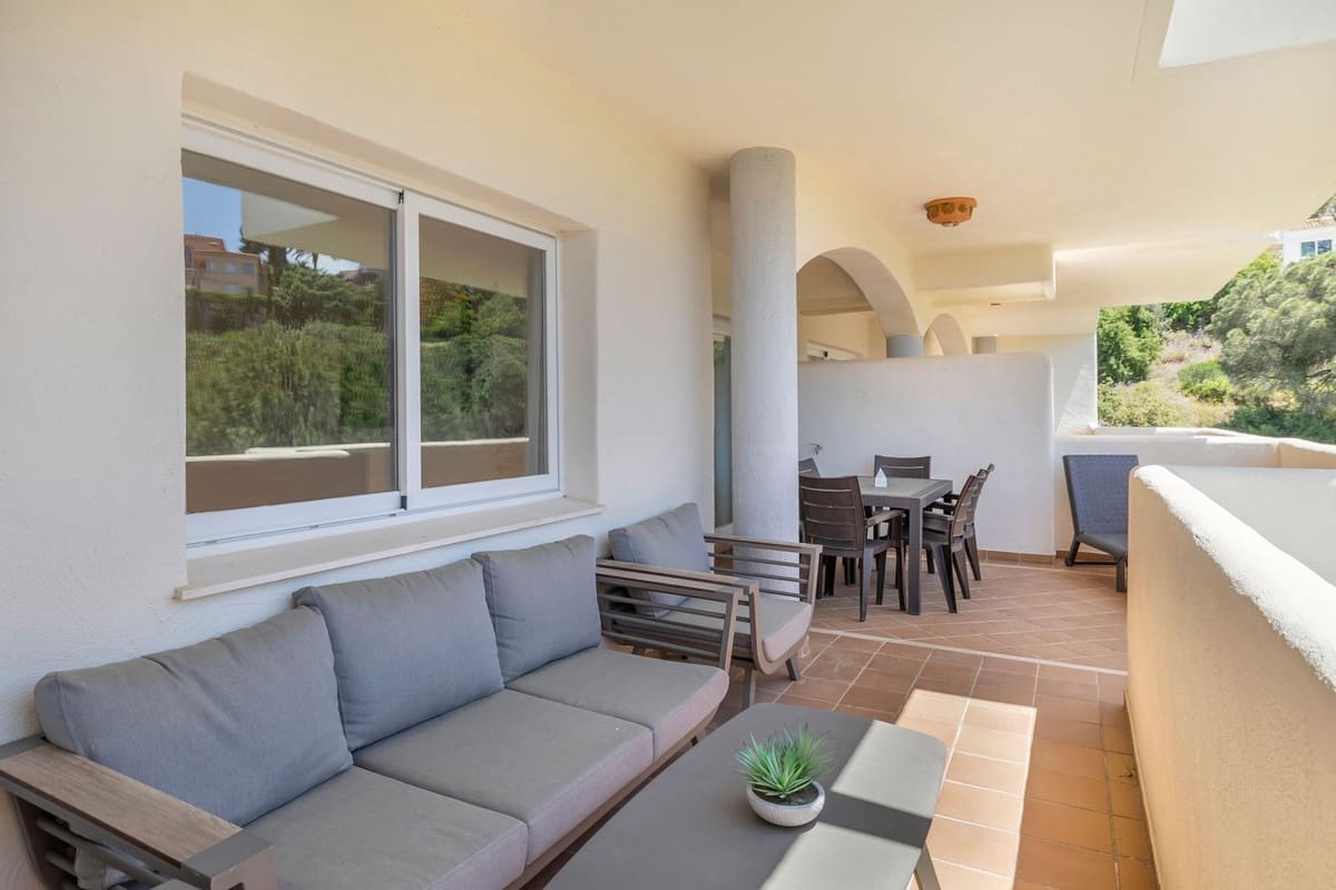 2 Zimmer Apartment zu verkaufen in Elviria mit Pool Garage - 365.000 € (Ref: 9832077)