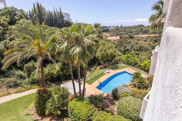 2 soveværelse Lejlighed til salg i Elviria, Marbella med swimmingpool garage - € 365.000 (Ref: 9832077)