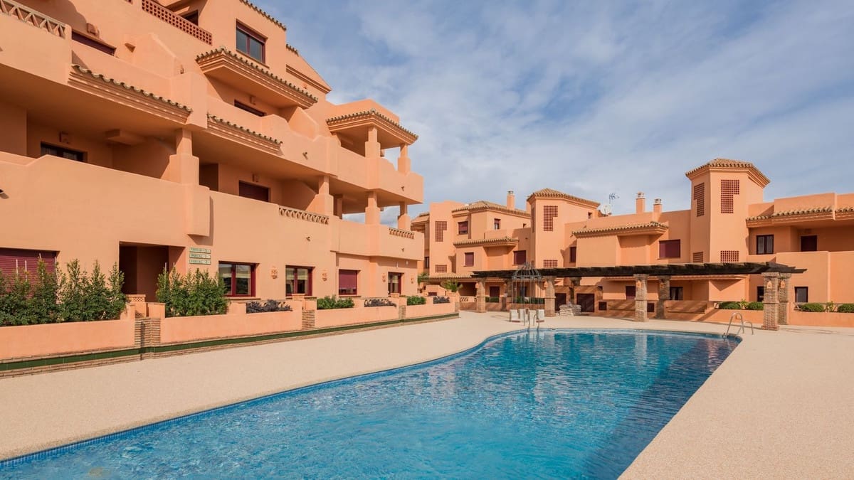 2 Zimmer Apartment zu verkaufen in Benahavis mit Pool Garage - 357.000 € (Ref: 9832079)