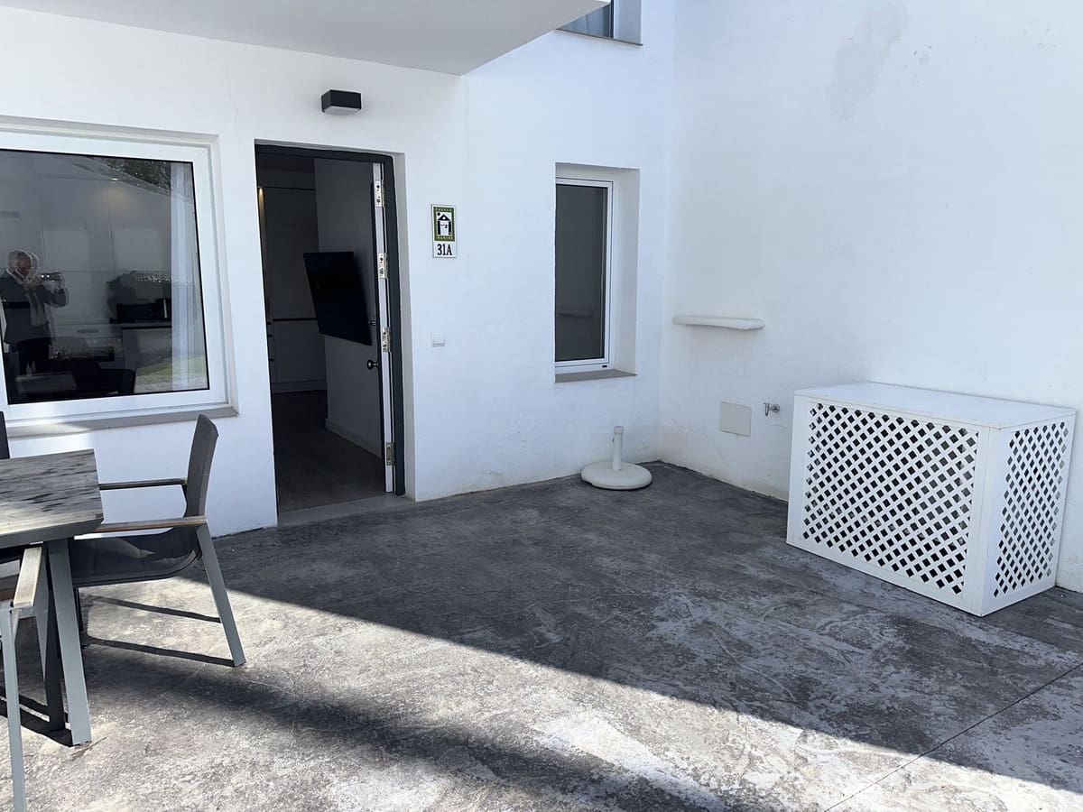 2 bedroom Apartment for sale in Mijas Costa with pool - € 345,000 (Ref: 9832080)