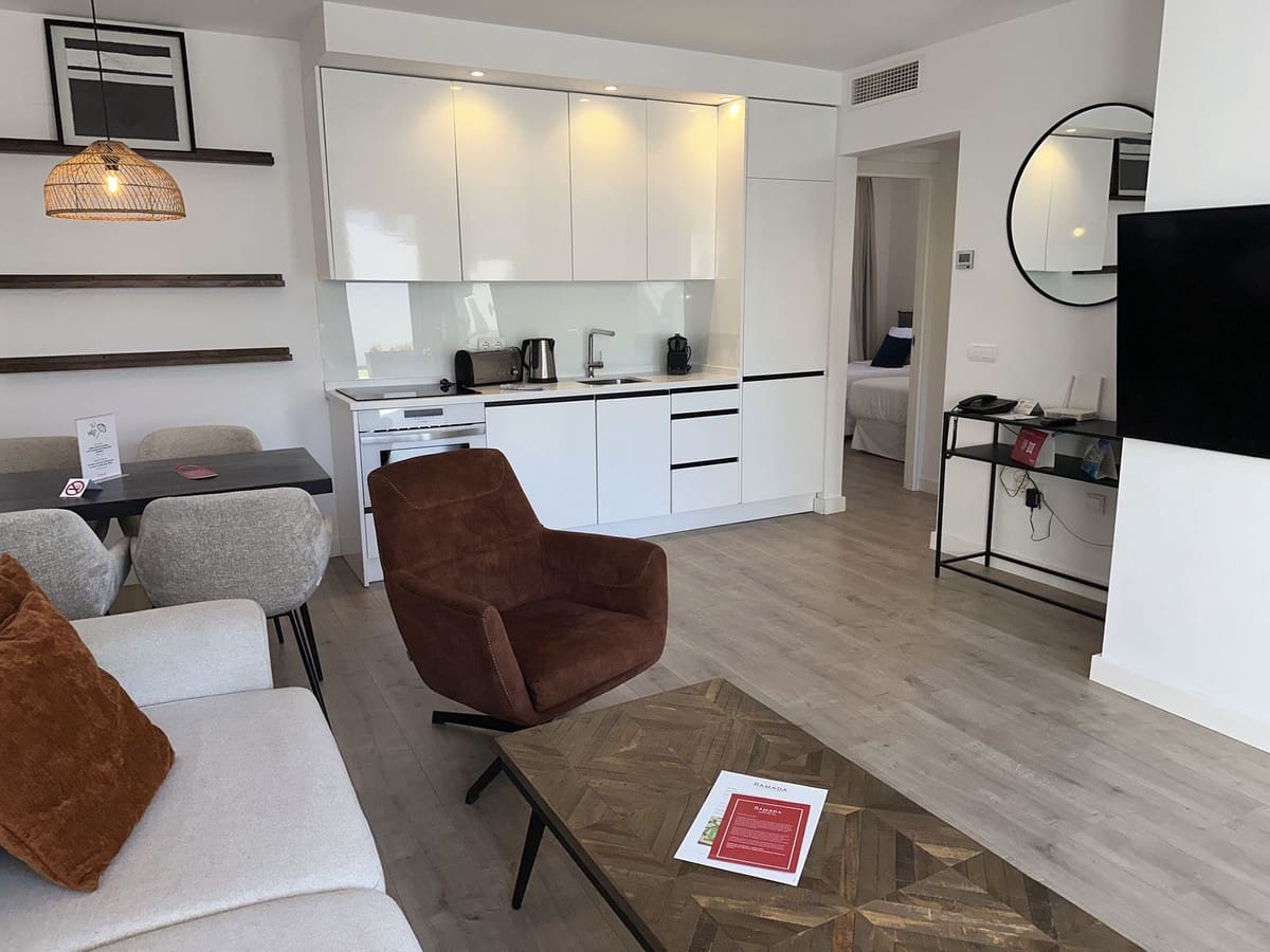 2 bedroom Apartment for sale in Mijas Costa with pool - € 345,000 (Ref: 9832080)