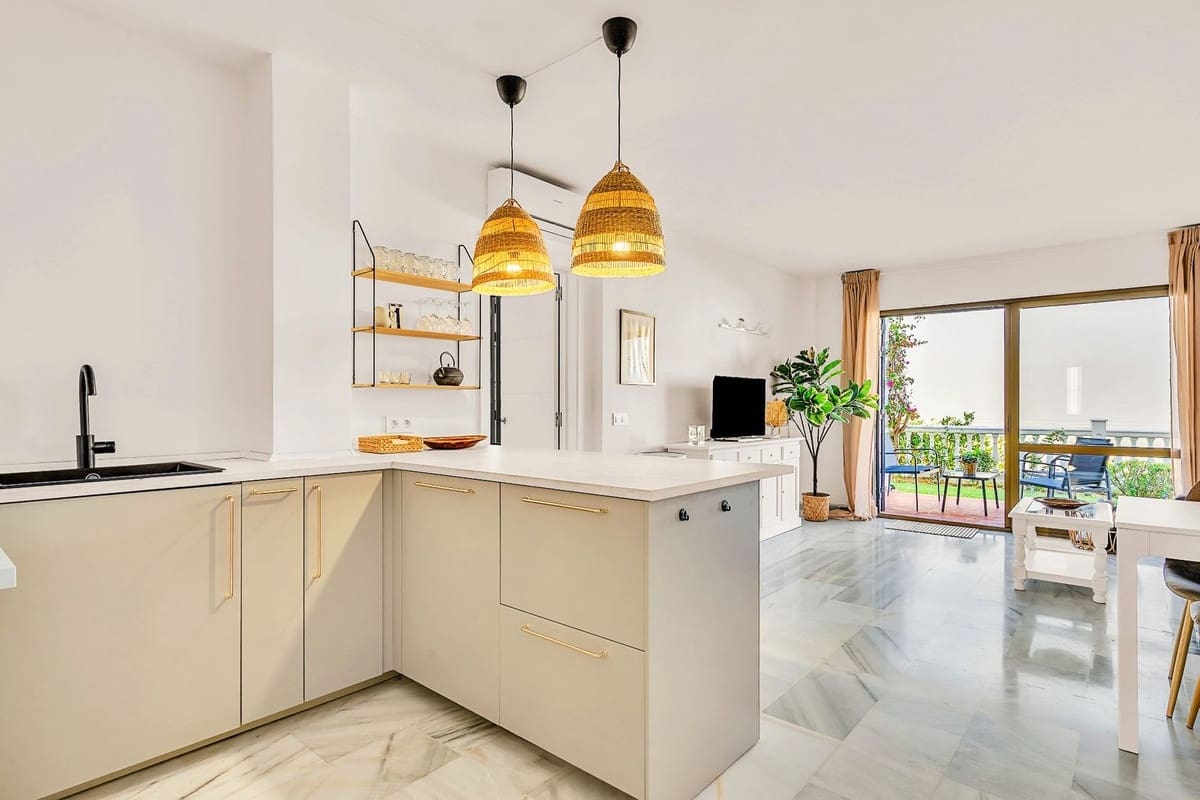 2 bedroom Apartment for sale in Riviera del Sol with pool - € 329,500 (Ref: 9832082)