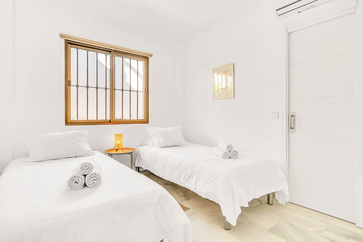2 bedroom Apartment for sale in Riviera del Sol with pool - € 329,500 (Ref: 9832082)