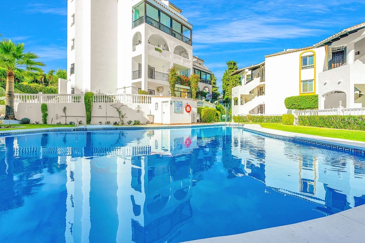 2 bedroom Apartment for sale in Riviera del Sol with pool - € 329,500 (Ref: 9832082)