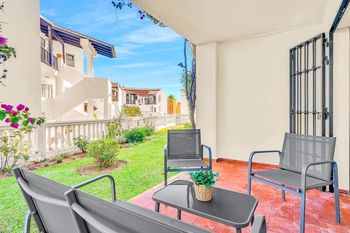 2 bedroom Apartment for sale in Riviera del Sol with pool - € 329,500 (Ref: 9832082)