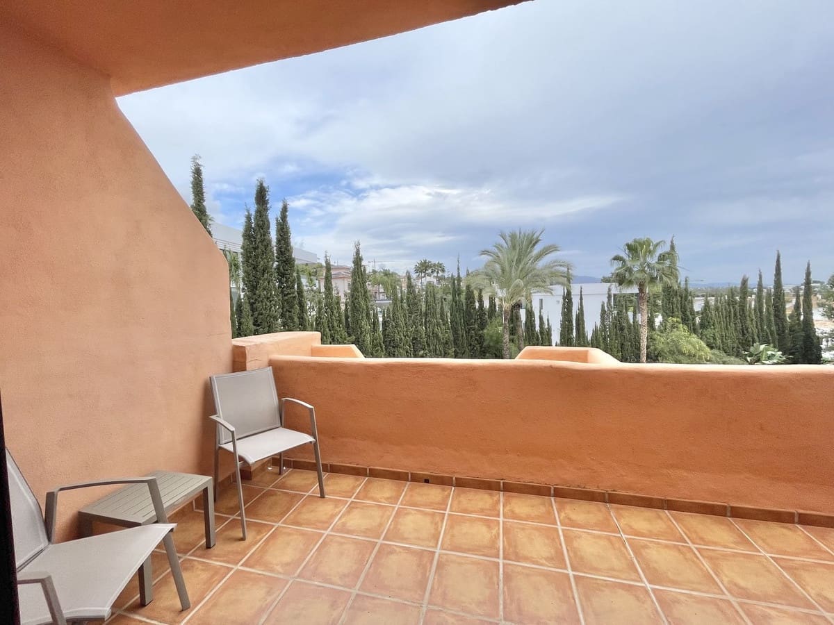 2 soverom Leilighet til salgs i Benahavis med svømmebasseng garasje - € 325 000 (Ref: 9832083)