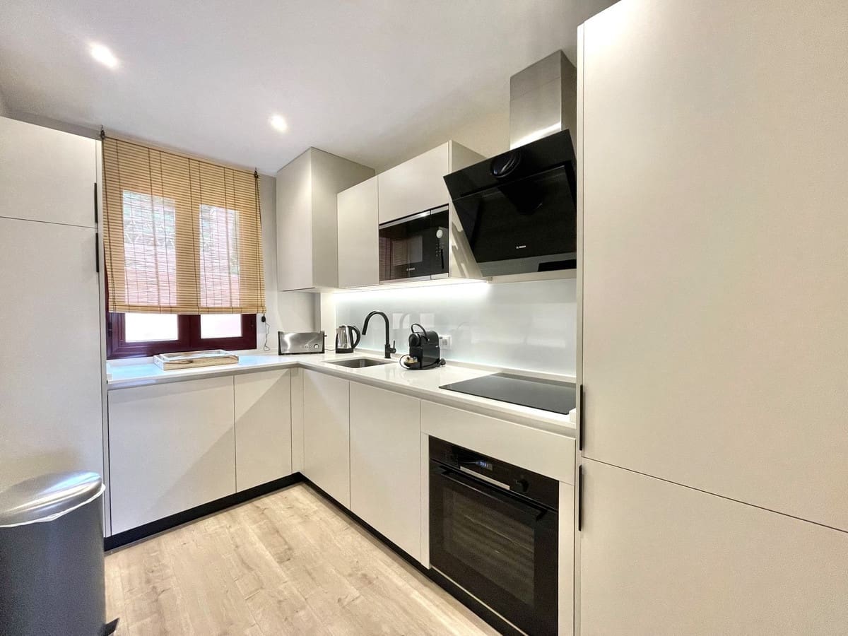 2 soverom Leilighet til salgs i Benahavis med svømmebasseng garasje - € 325 000 (Ref: 9832083)