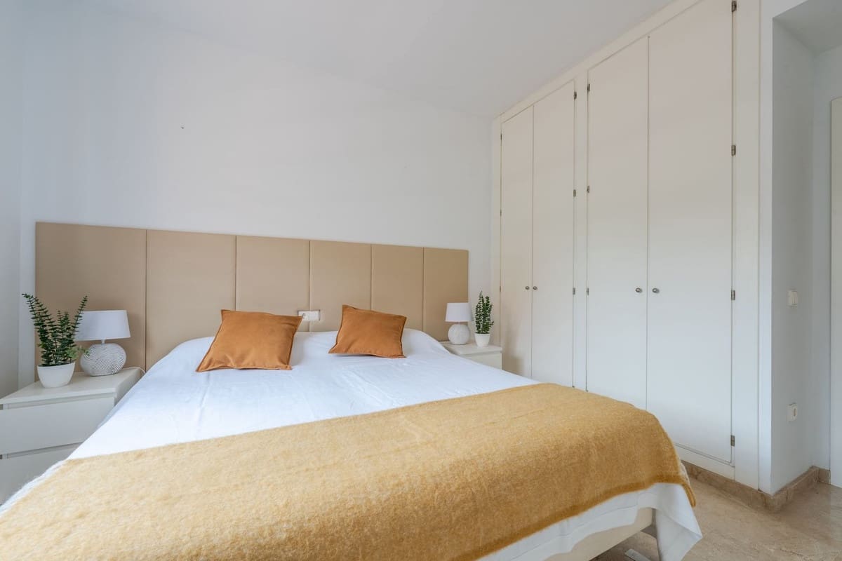 2 soveværelse Penthouse til salg i Manilva med swimmingpool garage - € 295.000 (Ref: 9841345)