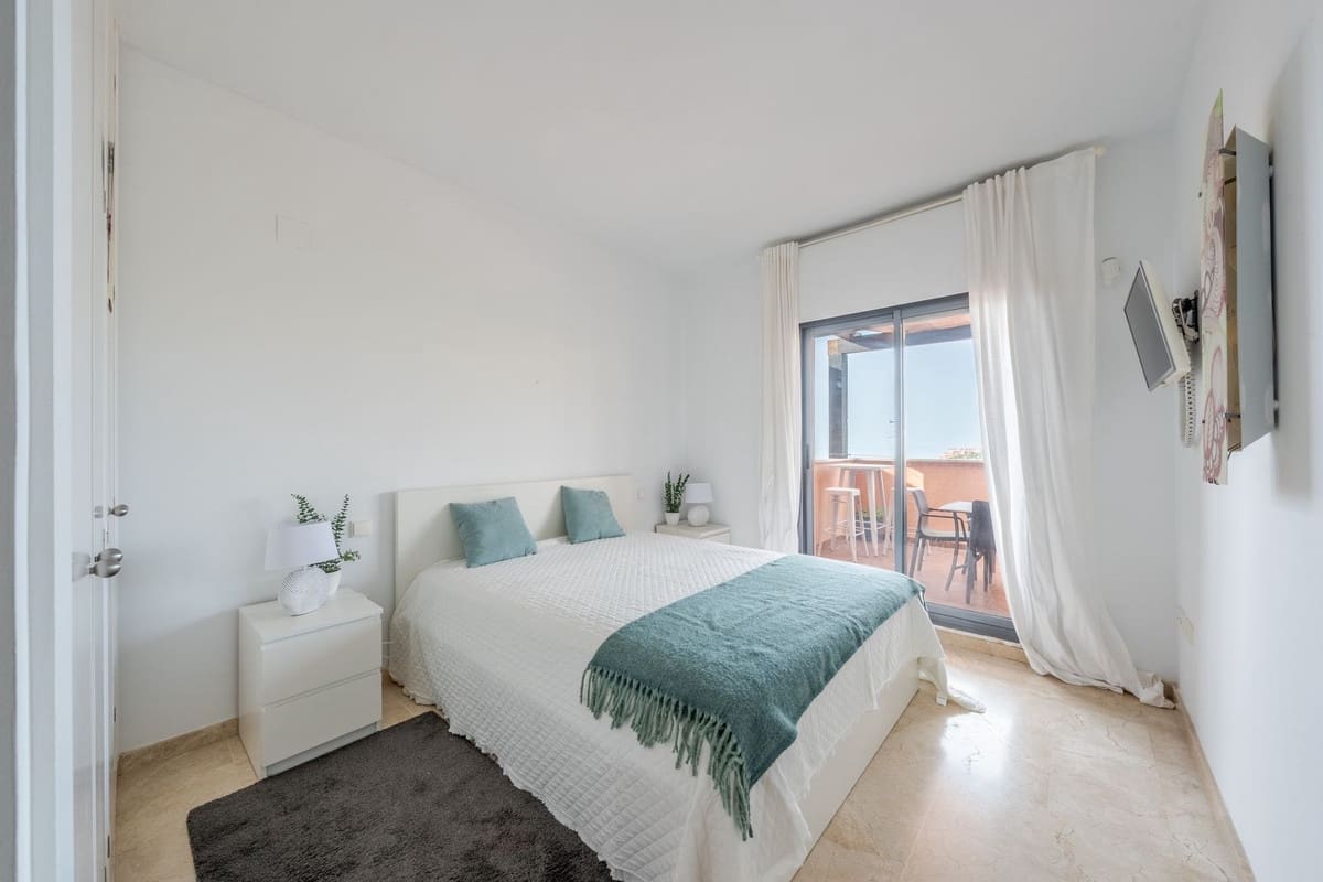 2 soveværelse Penthouse til salg i Manilva med swimmingpool garage - € 295.000 (Ref: 9841345)