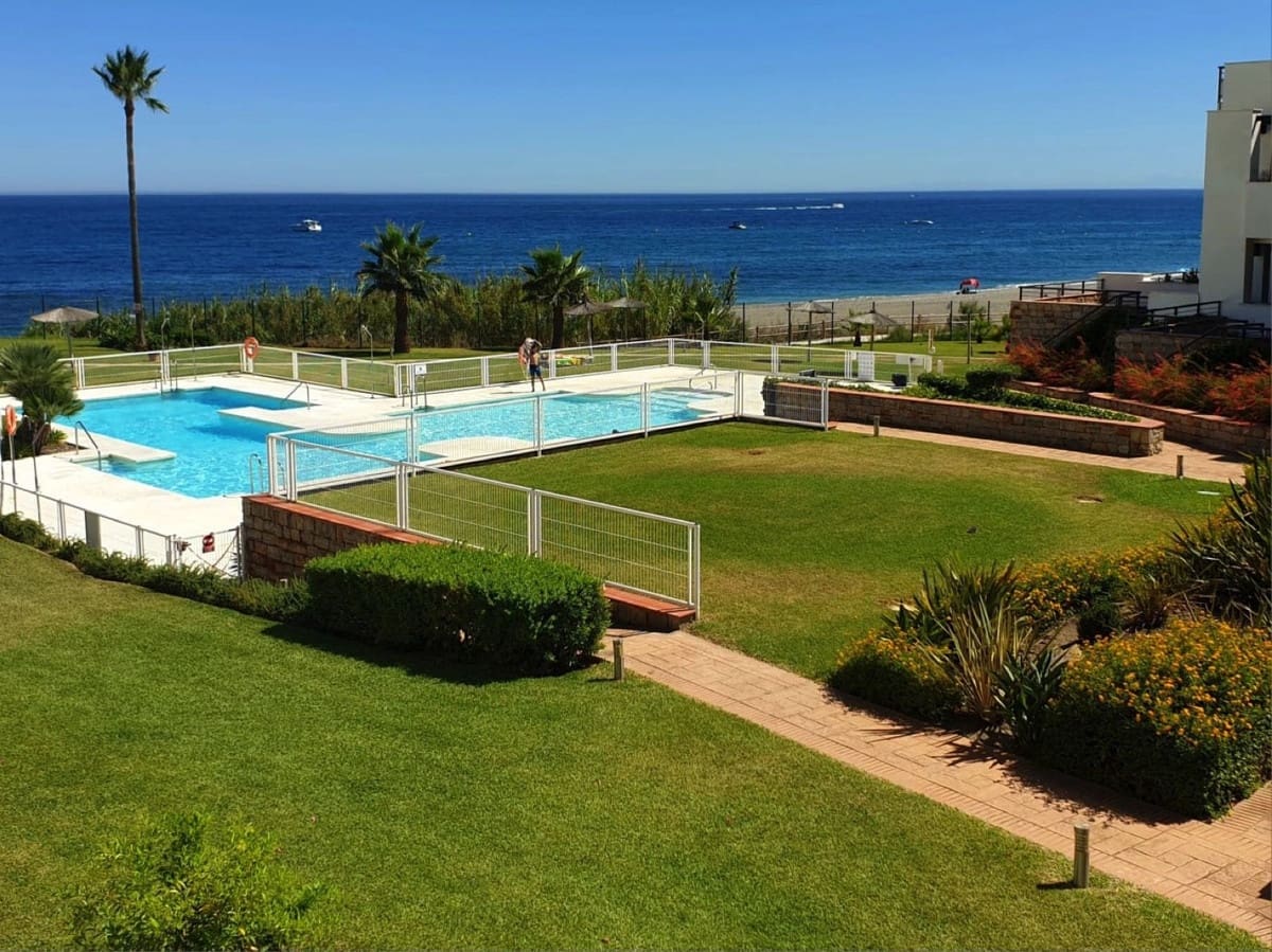 2 bedroom Townhouse for sale in Bahia de Casares with pool garage - € 730,000 (Ref: 9844529)