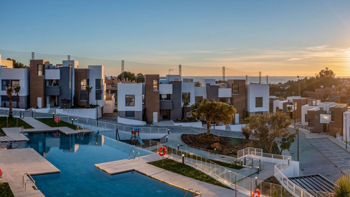 2 Zimmer Apartment zu verkaufen in Artola mit Pool Garage - 690.000 € (Ref: 9844530)