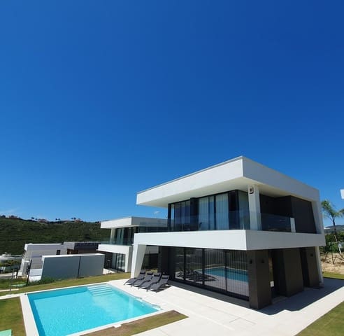 4 soverom Villa til salgs i La Duquesa / Puerto de la Duquesa, Manilva med svømmebasseng garasje - € 1 295 000 (Ref: 9847428)