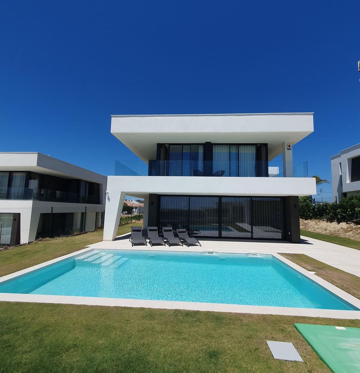 4 slaapkamer Villa te koop in La Duquesa / Puerto de la Duquesa met zwembad garage - € 1.295.000 (Ref: 9847428)