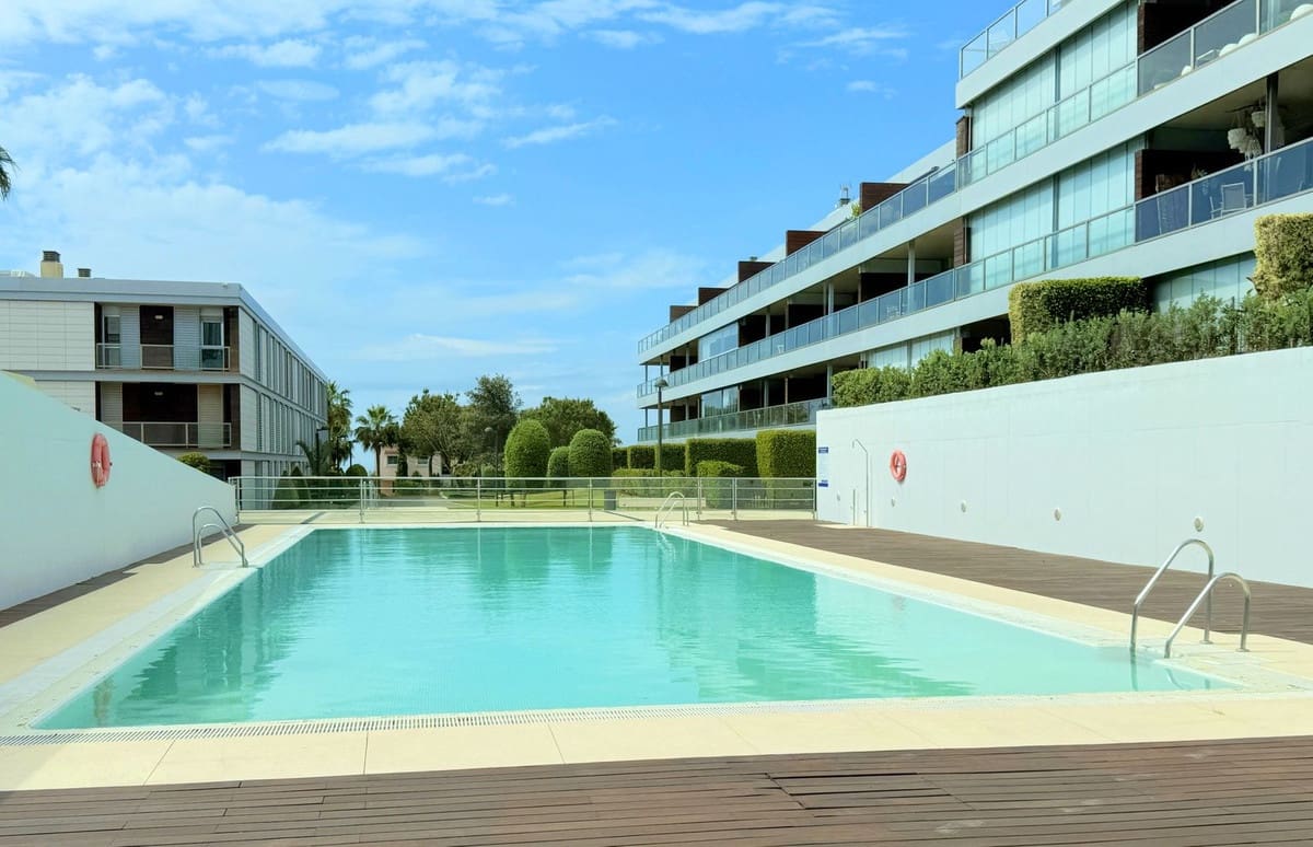 3 chambre Appartement à vendre à La Duquesa / Puerto de la Duquesa avec piscine garage - 359 000 € (Ref: 9847777)