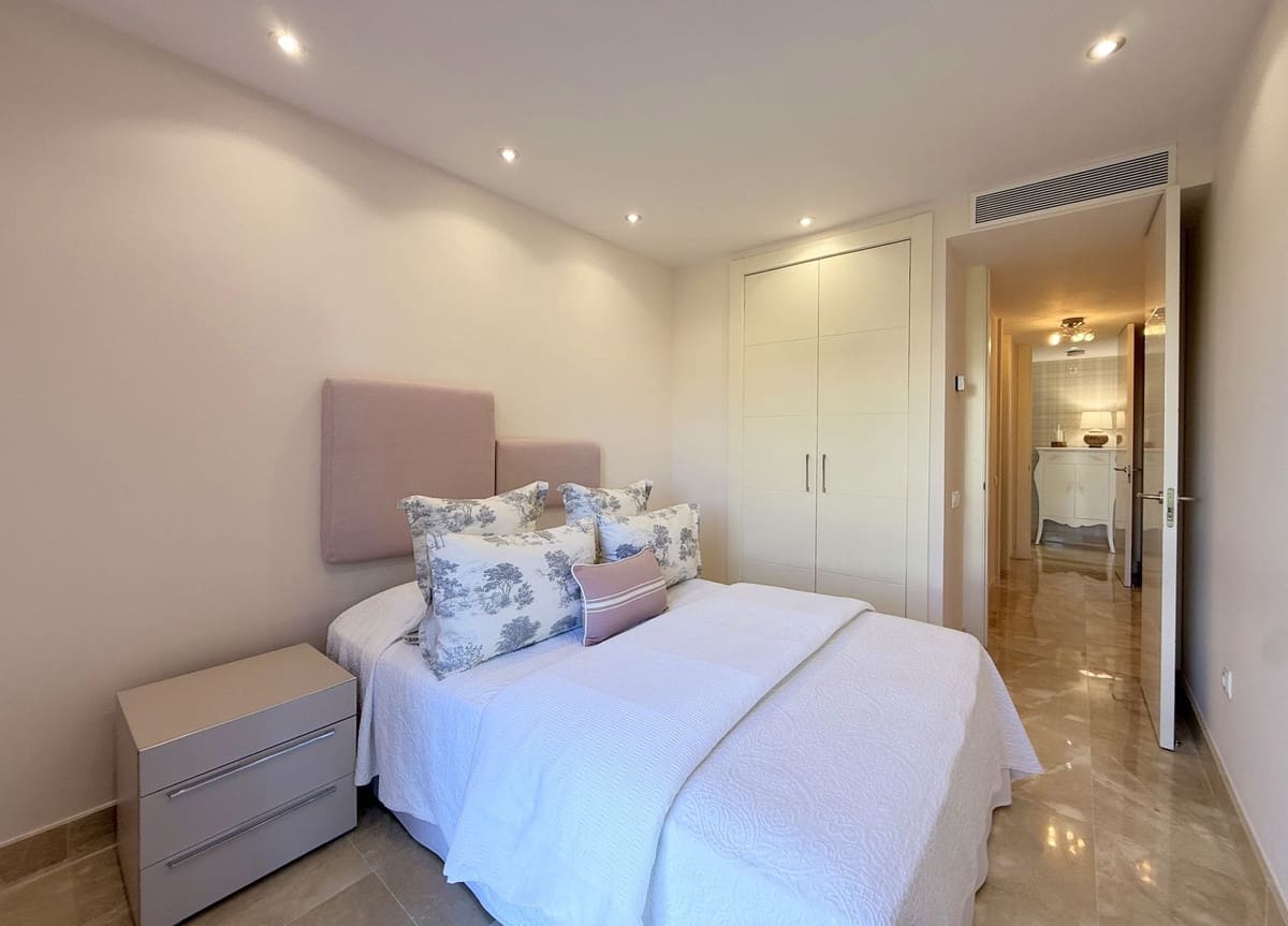 3 chambre Appartement à vendre à La Duquesa / Puerto de la Duquesa avec piscine garage - 359 000 € (Ref: 9847777)