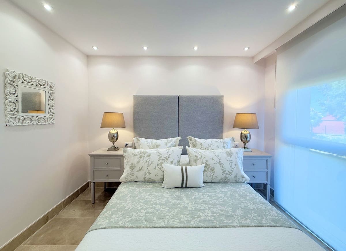 3 chambre Appartement à vendre à La Duquesa / Puerto de la Duquesa avec piscine garage - 359 000 € (Ref: 9847777)
