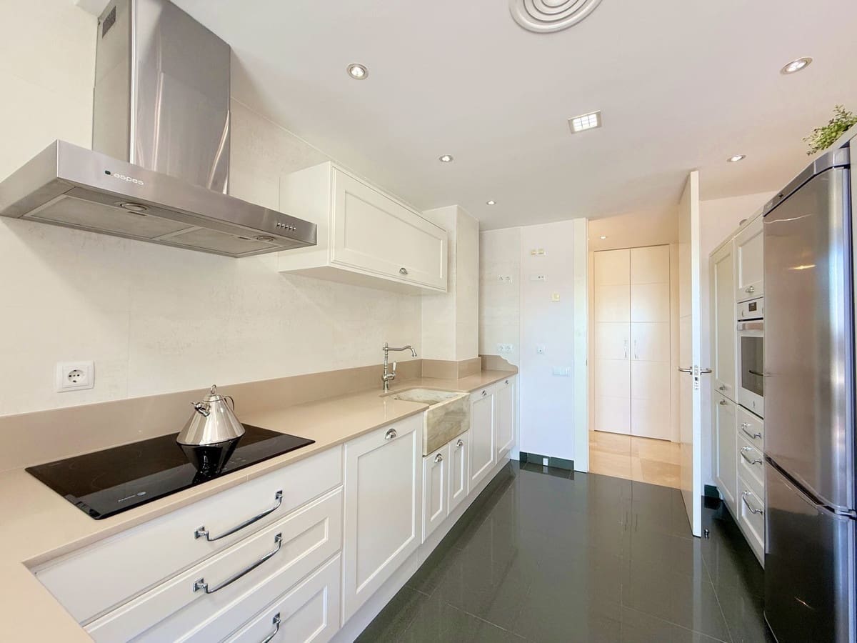 3 chambre Appartement à vendre à La Duquesa / Puerto de la Duquesa avec piscine garage - 359 000 € (Ref: 9847777)