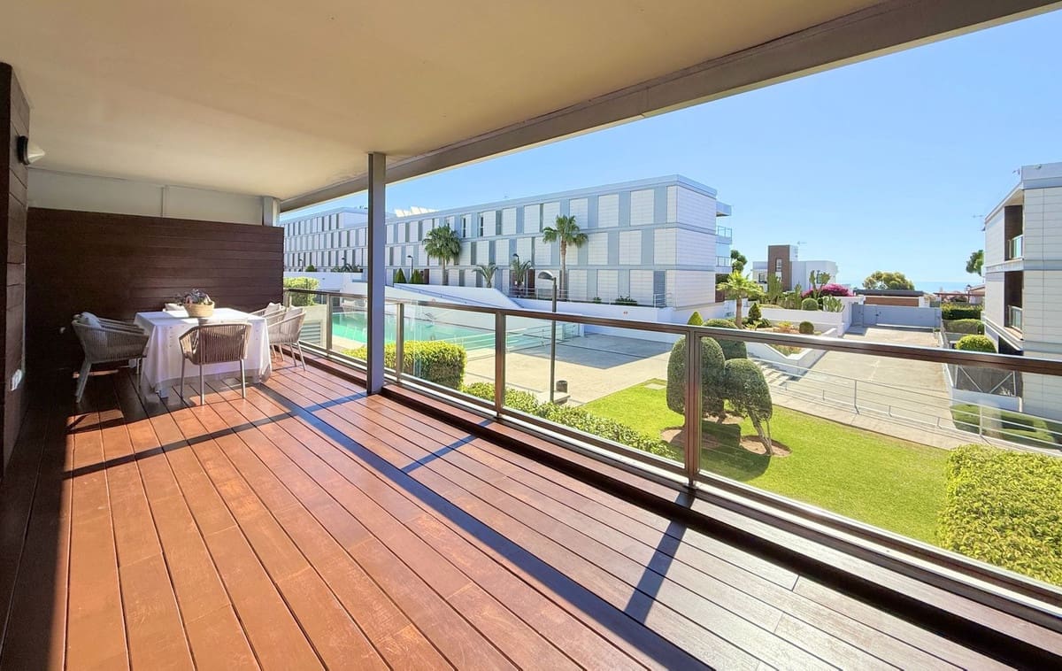 3 chambre Appartement à vendre à La Duquesa / Puerto de la Duquesa avec piscine garage - 359 000 € (Ref: 9847777)