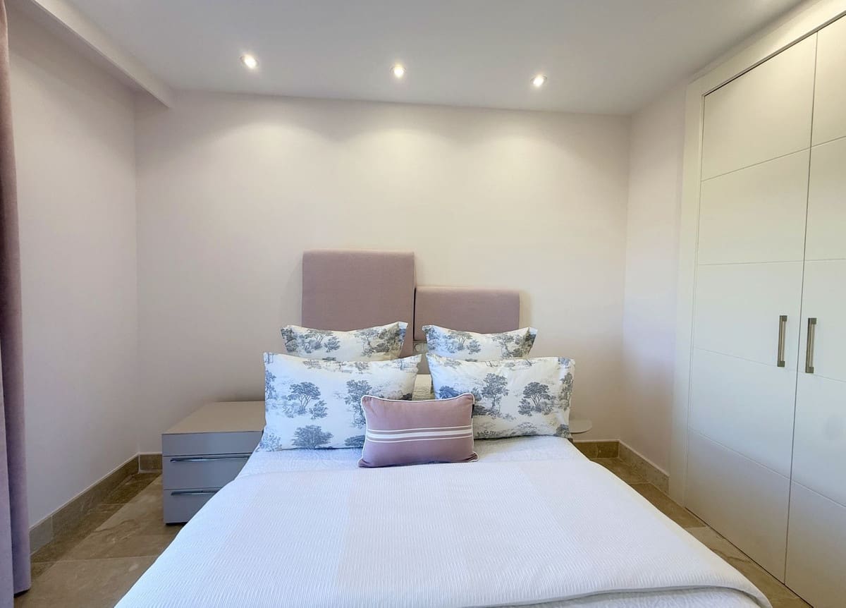 3 chambre Appartement à vendre à La Duquesa / Puerto de la Duquesa avec piscine garage - 359 000 € (Ref: 9847777)